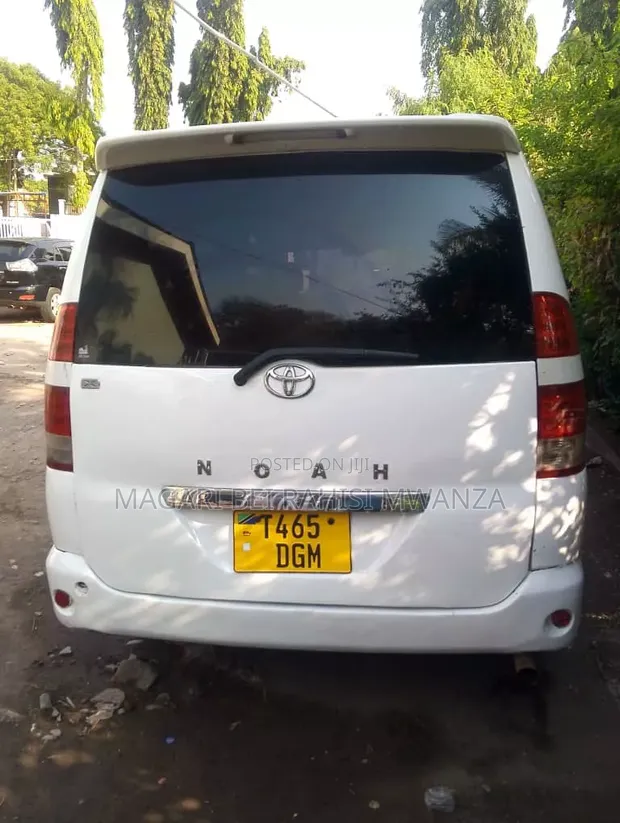 Toyota Noah 2001 White - 1