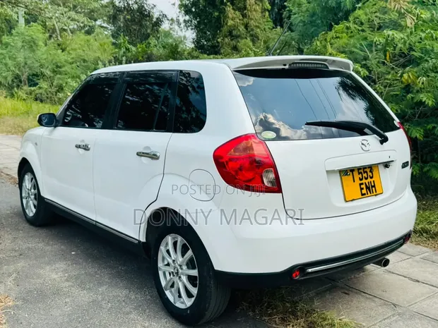 Mazda Verisa 2009 White - 1