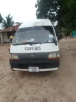 Toyota HiAce 2001 - White - 1