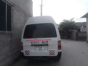 Toyota HiAce 2001 - White
