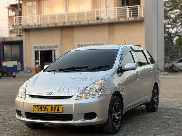 Toyota Wish 2004 Silver - 1