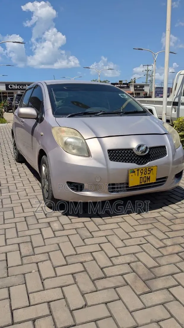 Toyota Vitz 2005 Beige - 1