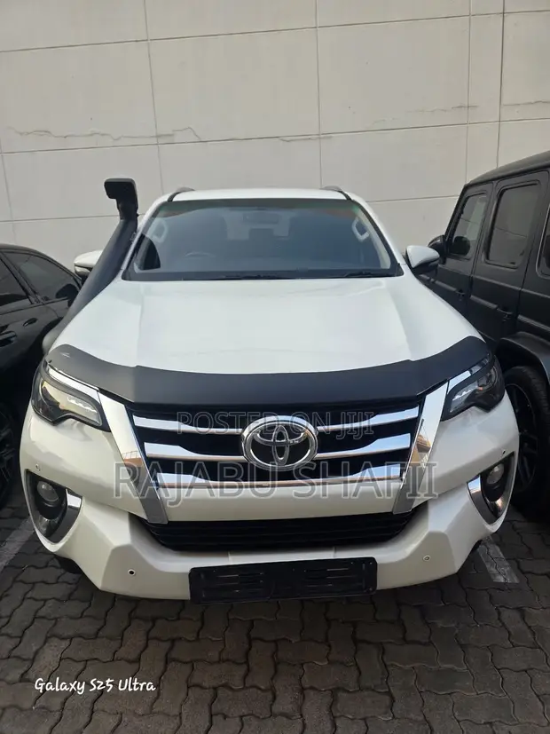Toyota Fortuner 2.8 D AWD 2017 White - 1