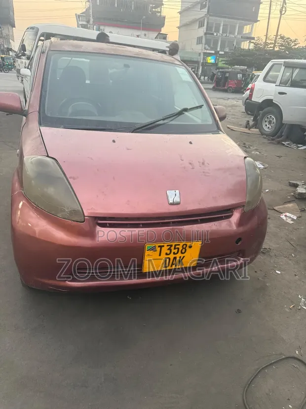 Toyota Passo 2004 Nyekundu - 1