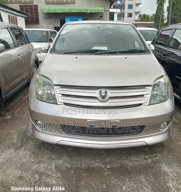 Toyota IST 2004 Silver - 1