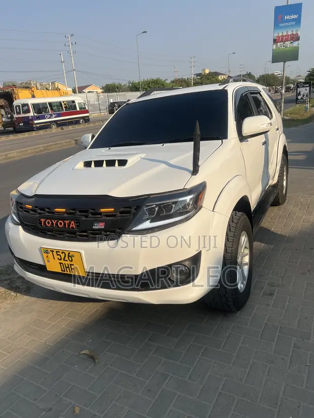 Toyota Fortuner 2.7 AWD 2008 White - 1