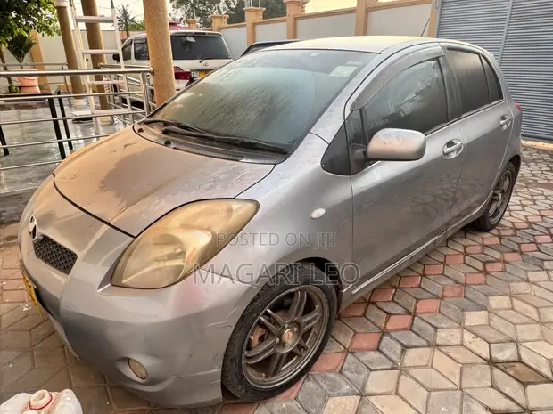 Toyota Vitz 1.5 FWD 5dr Hatchback 2006 Gray - 1