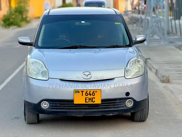 Mazda Verisa 2010 Silver - 1