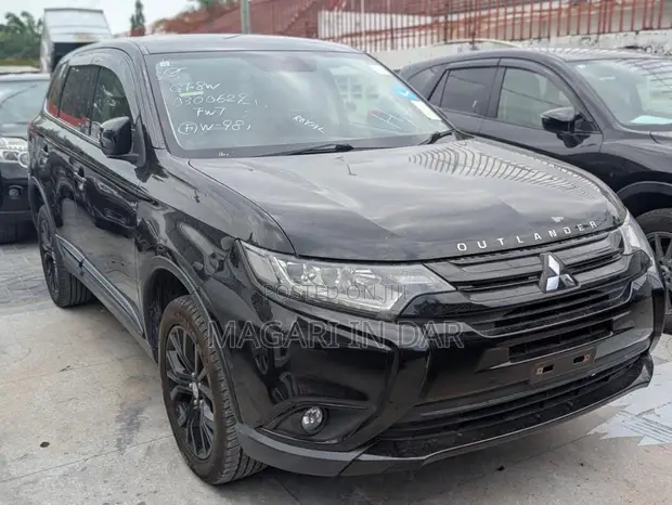 Mitsubishi Outlander 2015 Black - 1