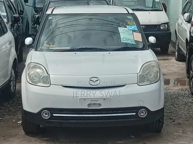 Mazda Verisa 2010 White - 1