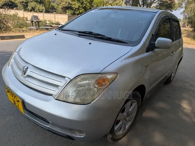 Toyota IST 2007 Silver - 1