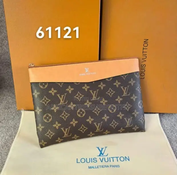 Louis Vuitton Pochette Voyage Souple - Kifuniko cha Ngozi Asili - 1