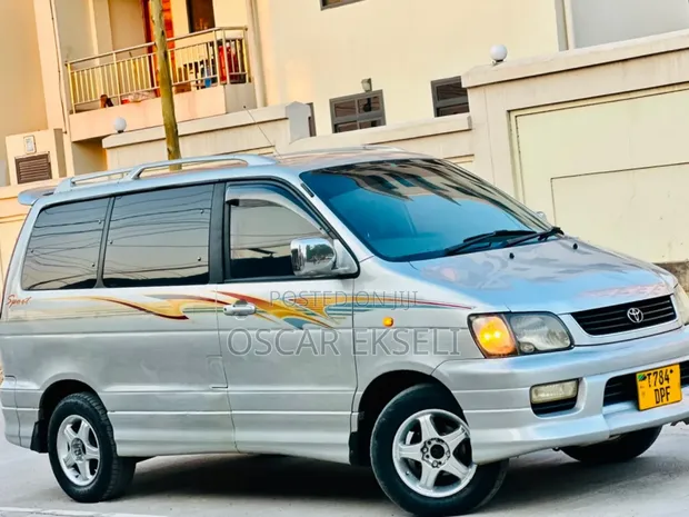Toyota Noah 2003 White - 1