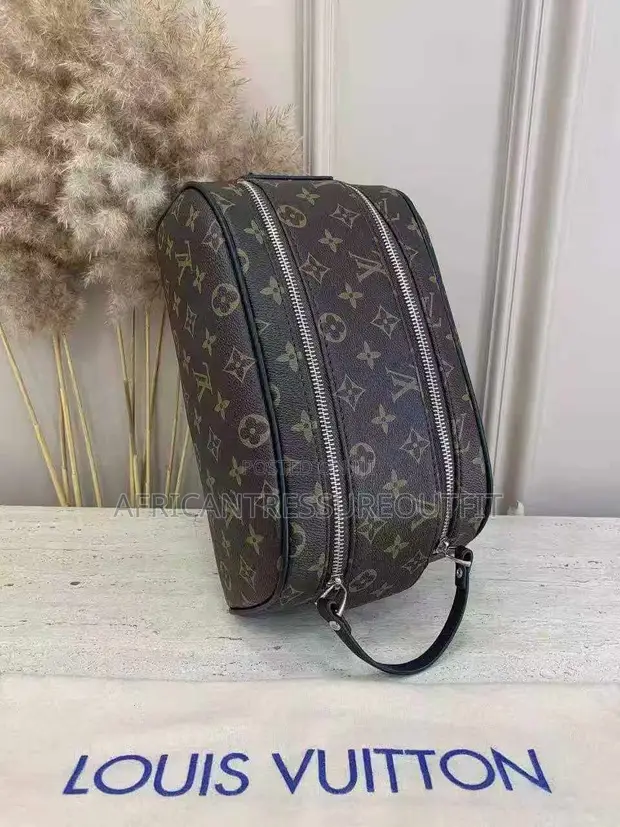 Louis Vuitton Doppkit - Embossed Monogram - 1