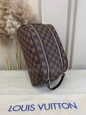 Louis Vuitton Doppkit - Embossed Monogram