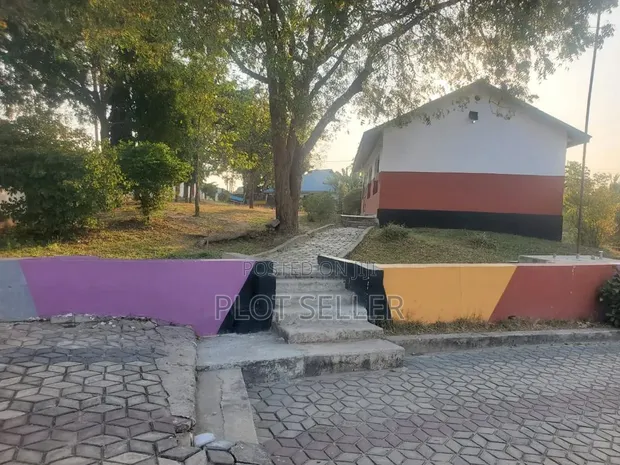 Shule ya Kuuzwa Kimara, Mbezi - 1