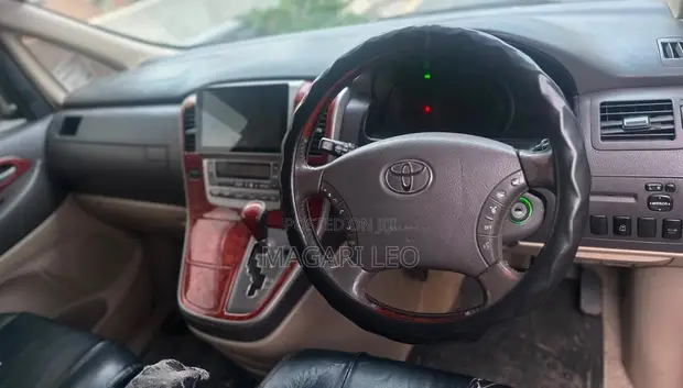 Toyota Alphard 2.4 Petrol FWD 2005 Nyeupe - 1