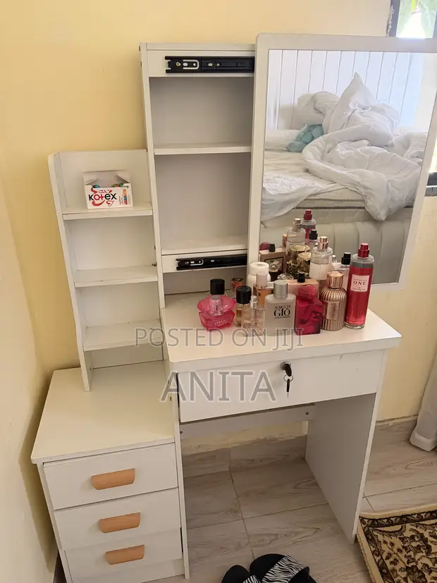 Dressing Table with Vanity Mirror - 1