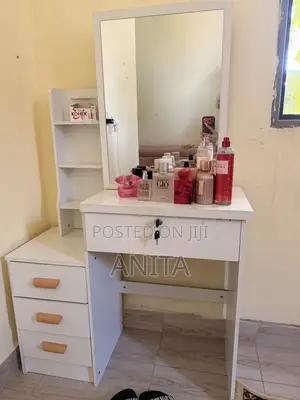 Dressing Table with Vanity Mirror