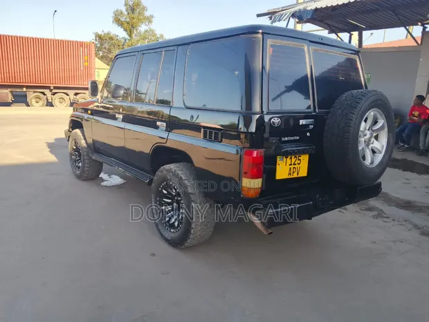 Toyota Land Cruiser Prado 2015 Black - 1