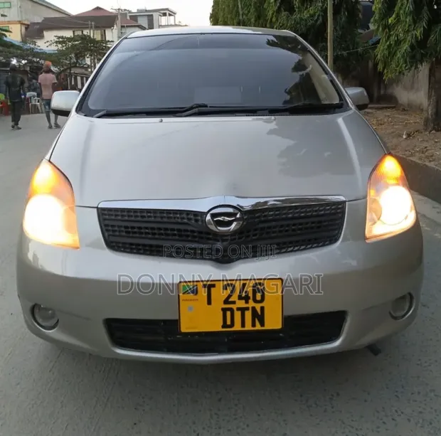 Toyota Corolla Spacio 2004 Silver - 1