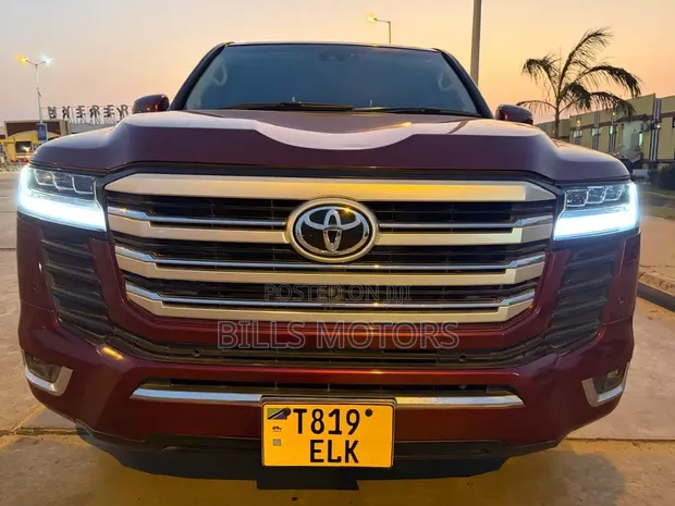 Toyota Land Cruiser 2023 Red - 1