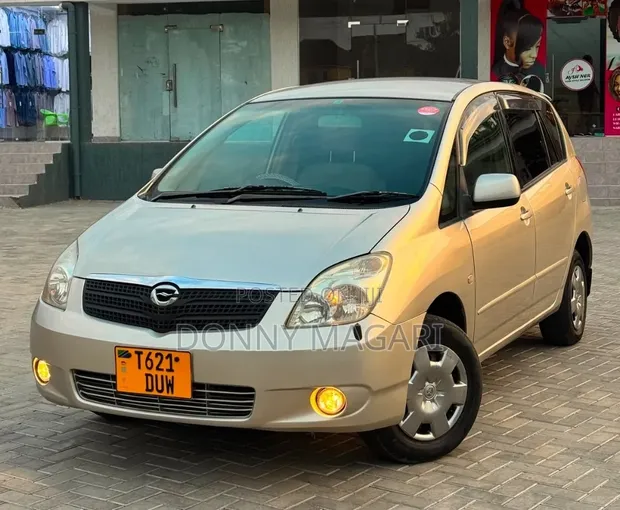 Toyota Corolla Spacio 2005 Silver - 1
