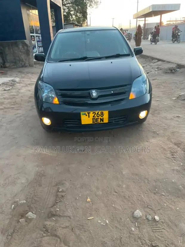Toyota IST 2005 Black - 1