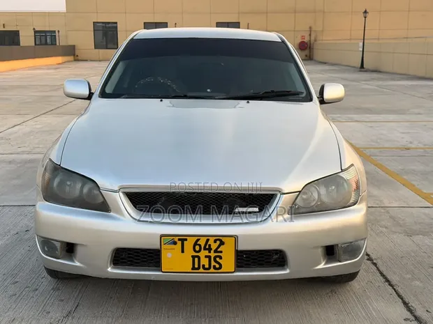 Toyota Altezza 2004 Silver - 1