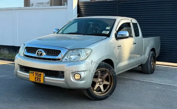 Toyota Hilux Vigo 2011 Double Cabin Pickup - 1