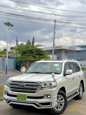 Toyota Land Cruiser 4.6 V8 ZX 2017 Nyeupe