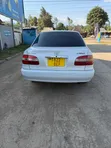 Toyota Corolla 2000 Nyeupe - 2