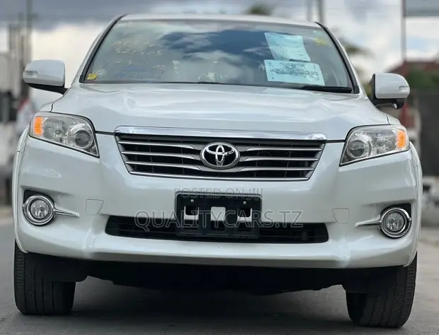 Toyota Vanguard 2011 White - 1