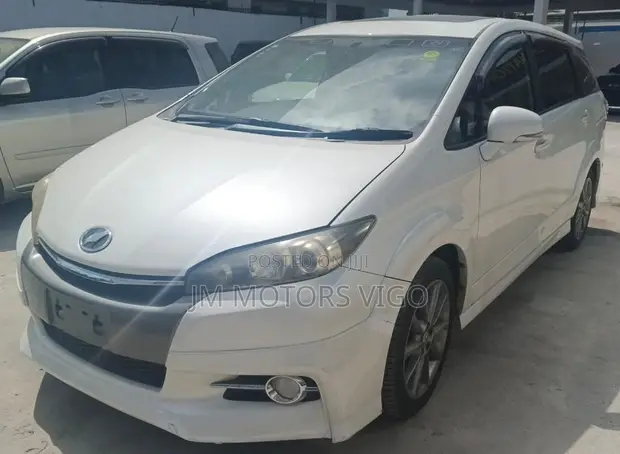 Toyota Wish 2013 Nyeupe - 1