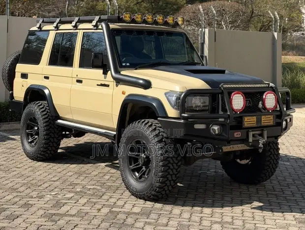 Toyota Land Cruiser 2023 Beige - 1