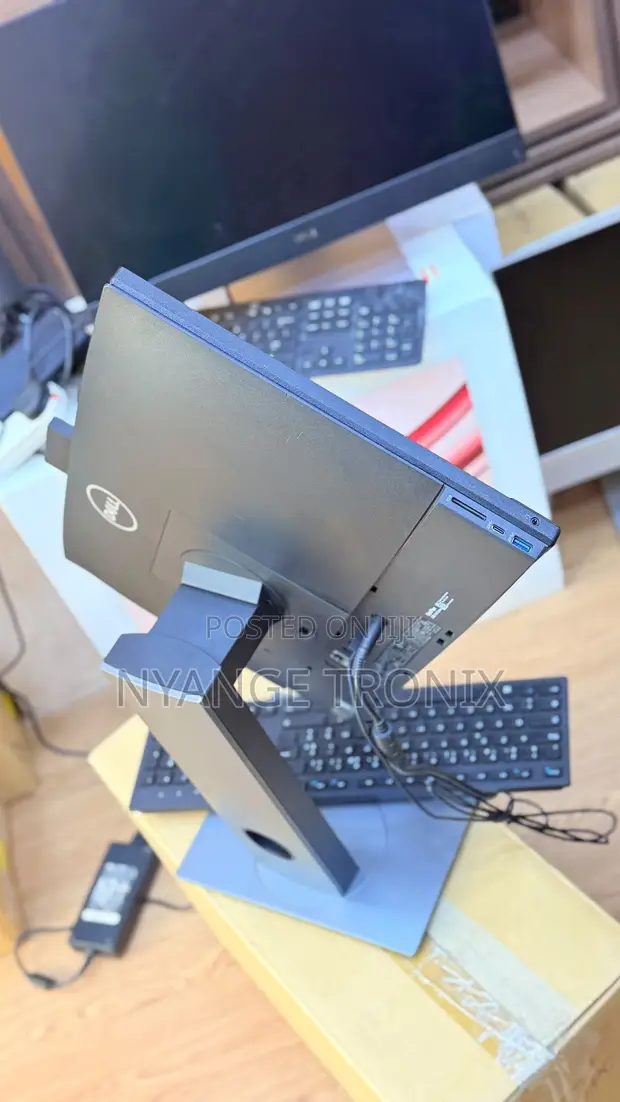 Dell Optiplex 3240 All-in-One 16GB RAM, Intel Core i5, 256GB SSD - 1