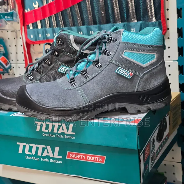 Total Industrial Safety Boots - Size 42 - 1