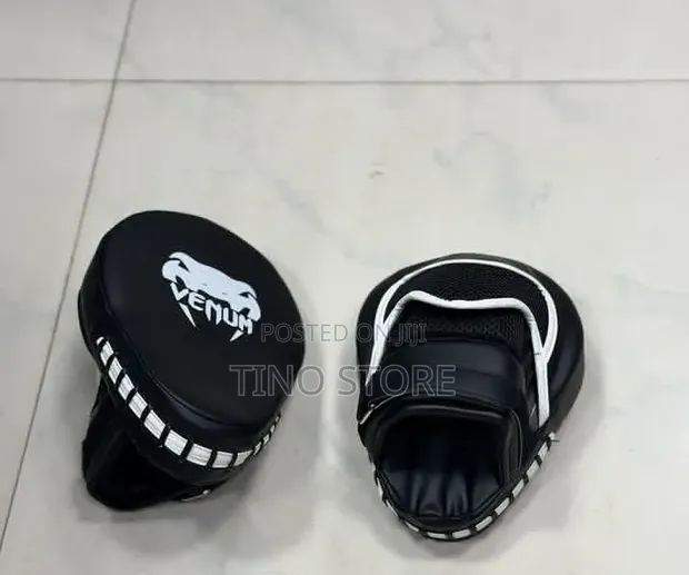 Venum Boxing Pads - 1