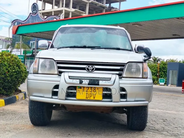 Toyota Land Cruiser Prado 2000 Silver - 1
