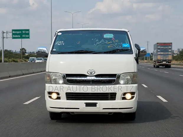 Toyota HiAce 2006 White - 1