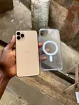 Apple iPhone 11 Pro Max 256GB Gold - 1