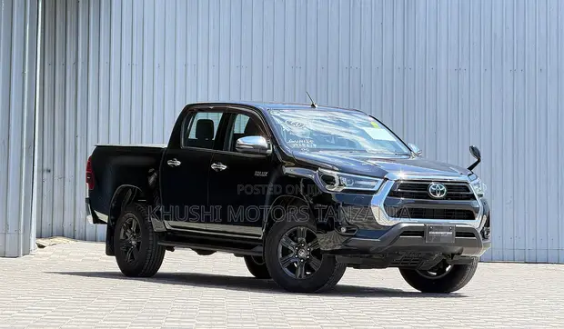 Toyota Hilux 2021 Black - 1