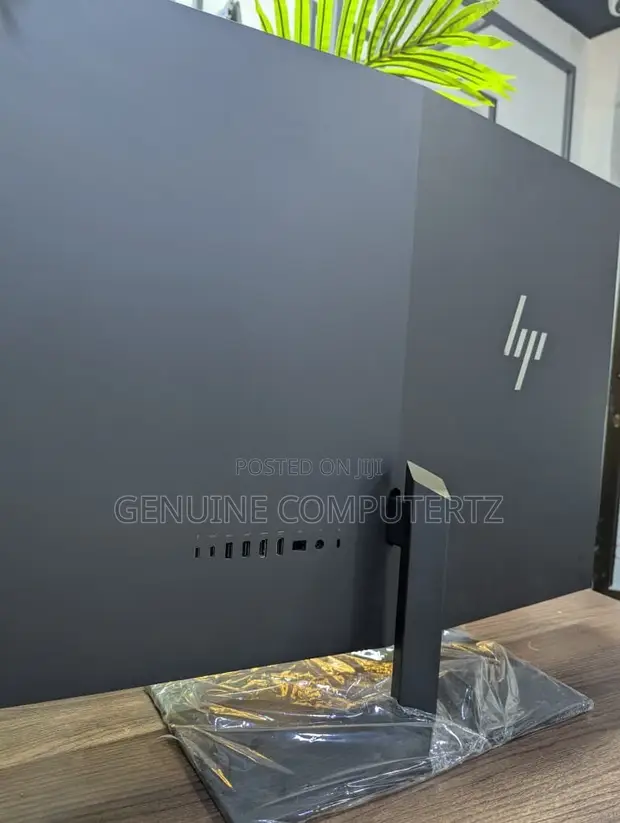 HP Envy 31.5" 4K All-in-One Desktop - Core i7, 16GB RAM, 1TB SSD - 1