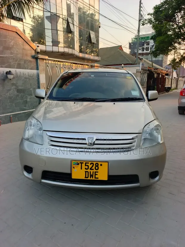 Toyota Noah 2005 - 1