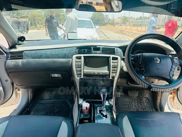 Toyota Crown Royale 2005 Pearl - 1
