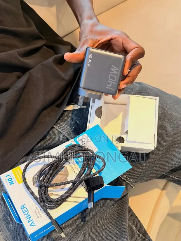 Anker 30W Fast Charger - 1
