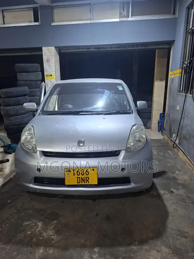 Toyota Passo 2005 White - 1