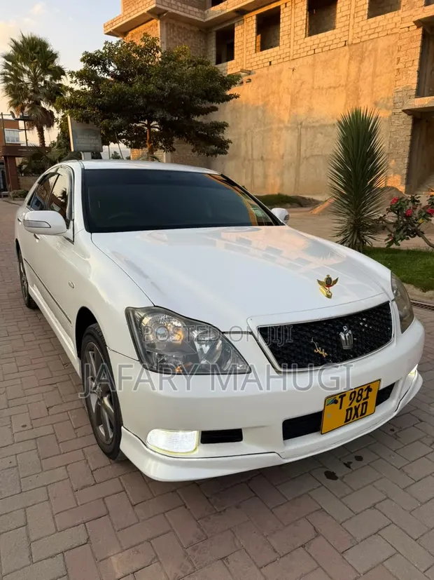 Toyota Crown 2009 White - 1