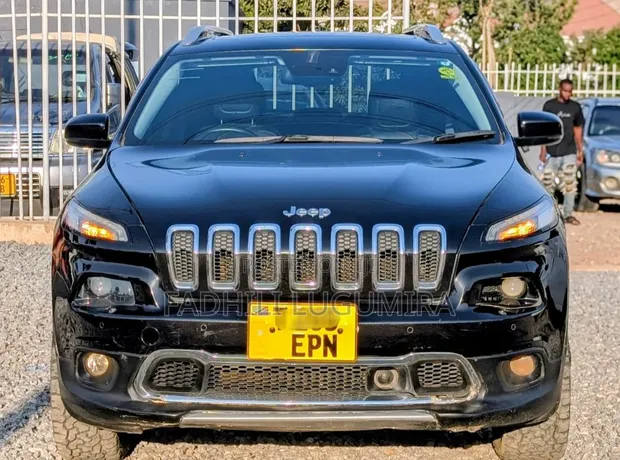 Jeep Cherokee 2014 Black - 1