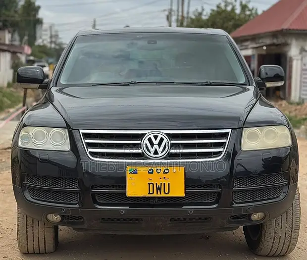 Volkswagen Touareg 2005 Nyeusi - 1